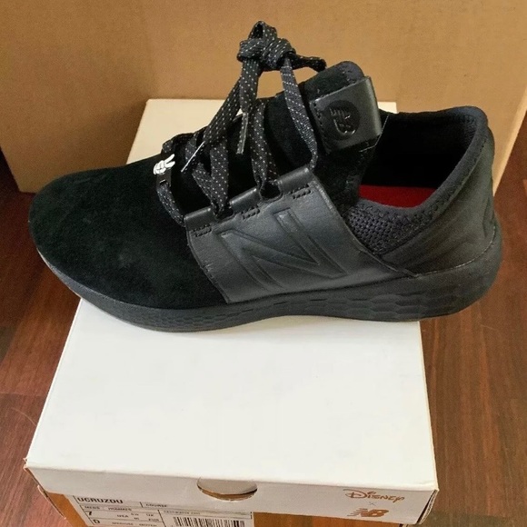 new balance mickey 90th
